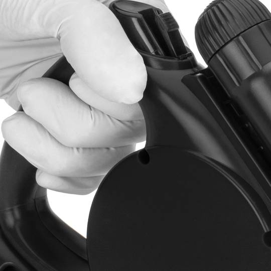 Guinzaglio estensibile nero per animali con dispenser per sacchetti