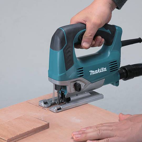 Elektrische Stichsäge mit variabler Geschwindigkeit und Pendelvorschub von Makita mit 650 W