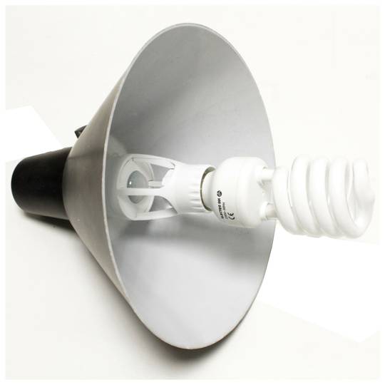 Detector de moviment per infrarojos per bombeta E27