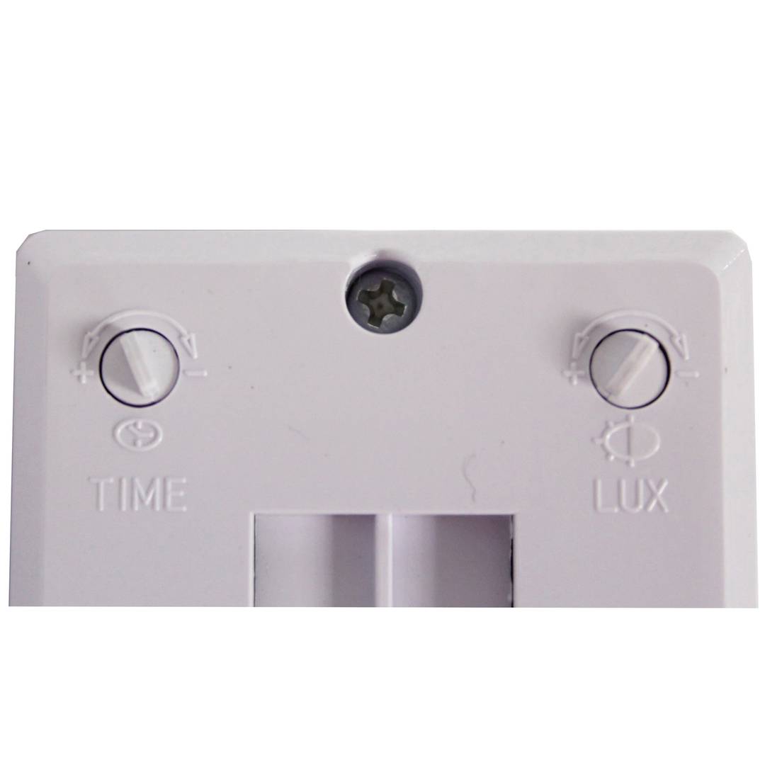 Detector de movimiento por infrarrojos con cabezal orientable peana