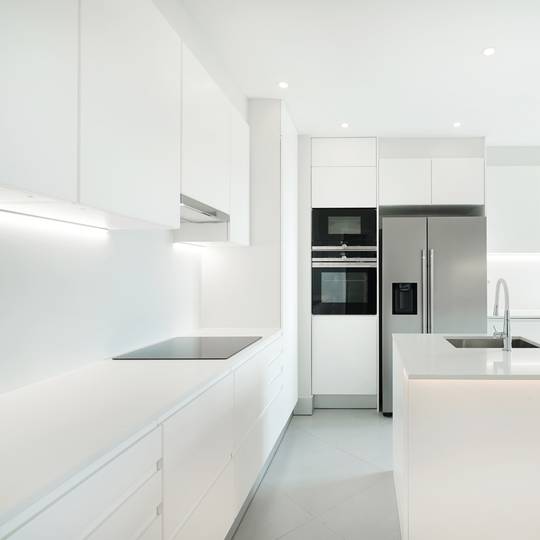 600mm dimmable LED screen with ON/OFF proximity sensor, 9W cold white 6000K and 560 lumens at 220V