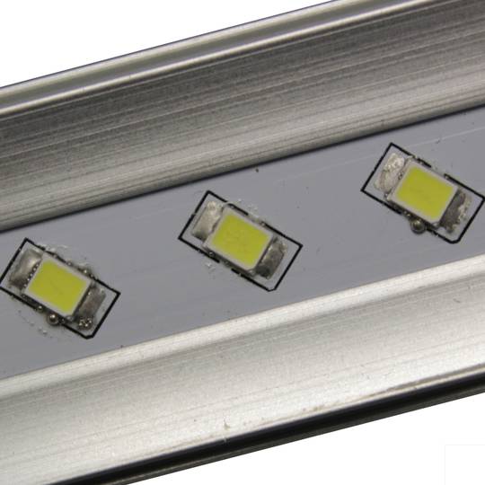 Tube LED T8 G13 230VAC 15W blanc chaud 3000K 26x900mm