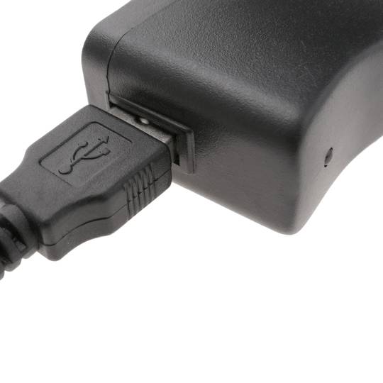 2,3 mm roze elektroluminescerende kabel in een spoel van 10 m aangesloten op 220VAC