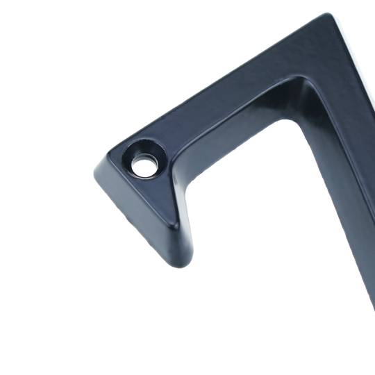Numero 7 in metallo nero 95mm con viti per la segnaletica