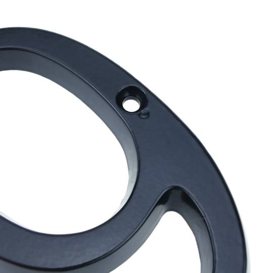 Número 9 en metal negro de 95mm con tornillería para rotulación
