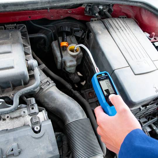 Miernik samochodowy do płynu hamulcowego PCE-BFT 2