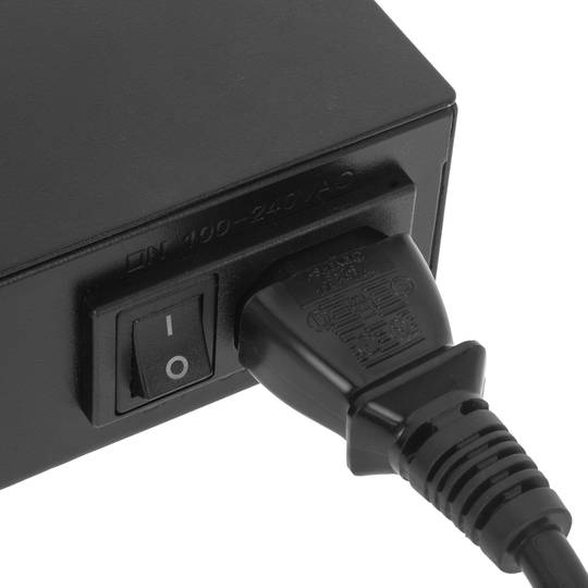 IEEE 802.3af PoE Injector Hub 8-Port 10/100/1000 Mbps Rack 19
