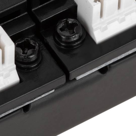 Patch panel de 24 RJ45 Cat.6 UTP 1U negro
