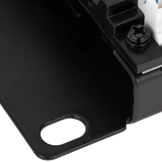 Patch panel de 24 RJ45 Cat.6 UTP 1U negro