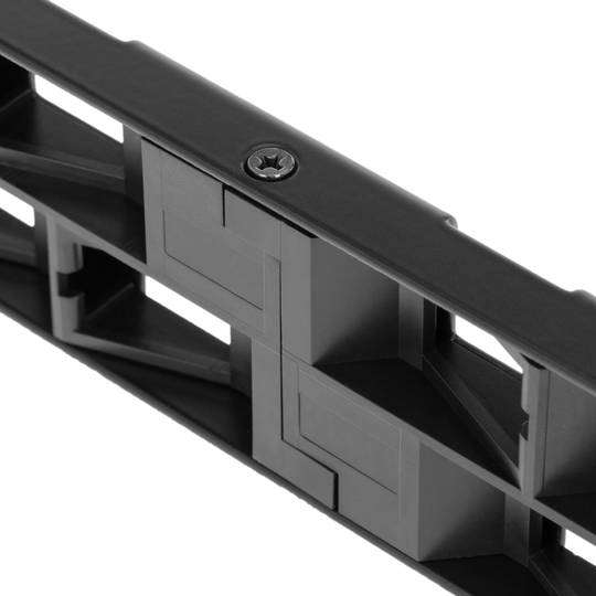 Panneau de brassage 24 RJ45 Cat.6a UTP 1U noir avec peigne