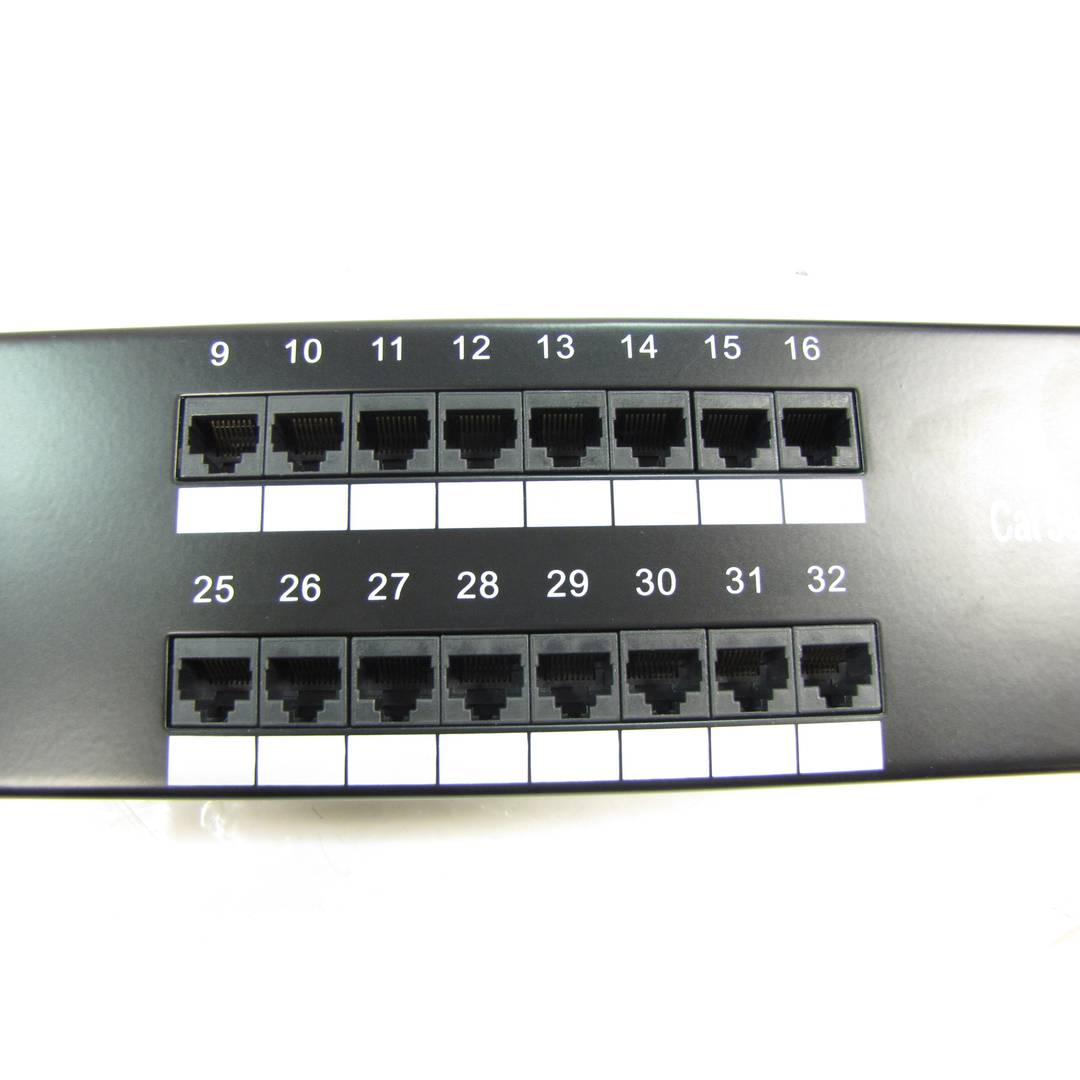 Patch panel de 32 RJ45 Cat.5e UTP 2U negro