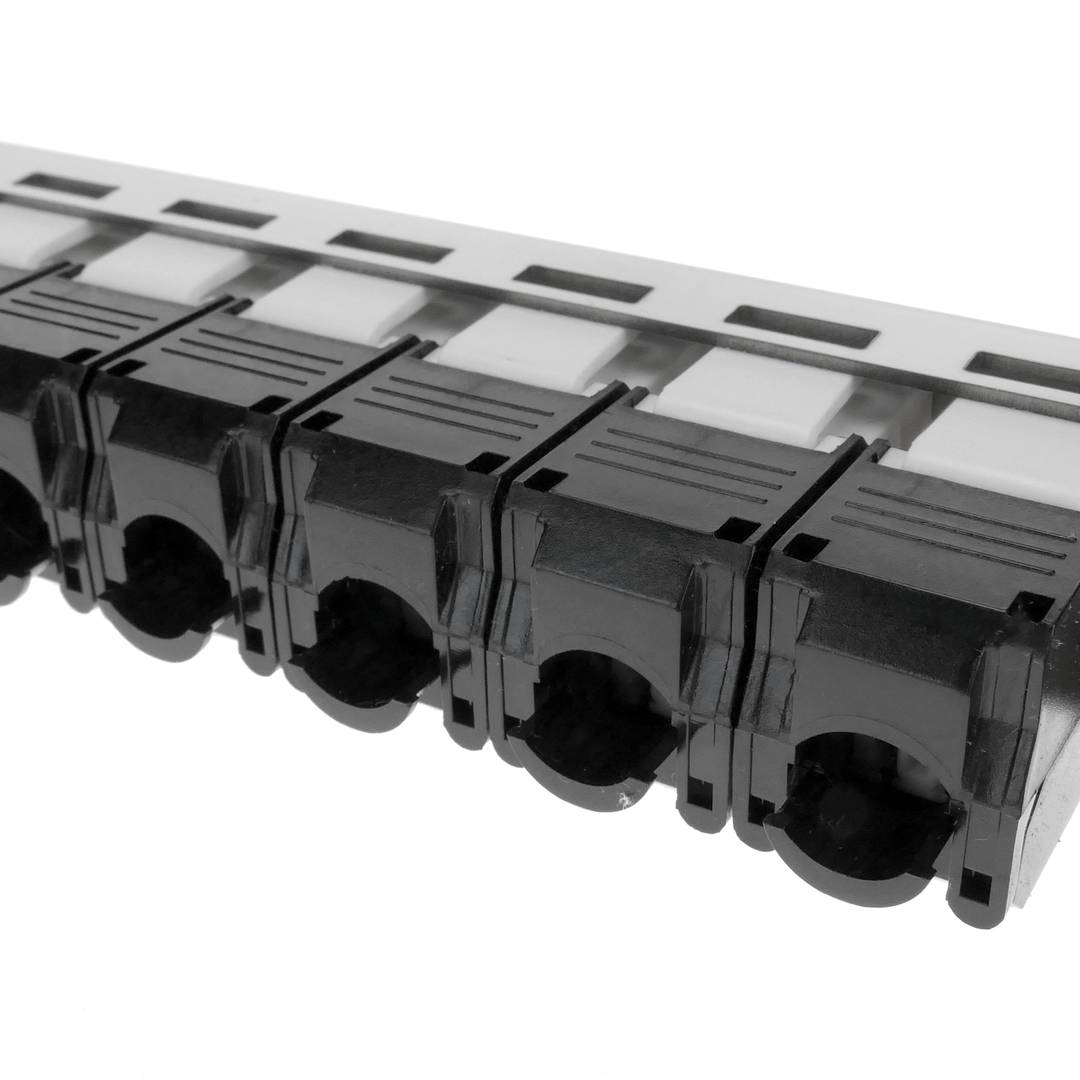 Patch panel 24 RJ45 Cat.6 UTP 0.5U metal with comb for cable management