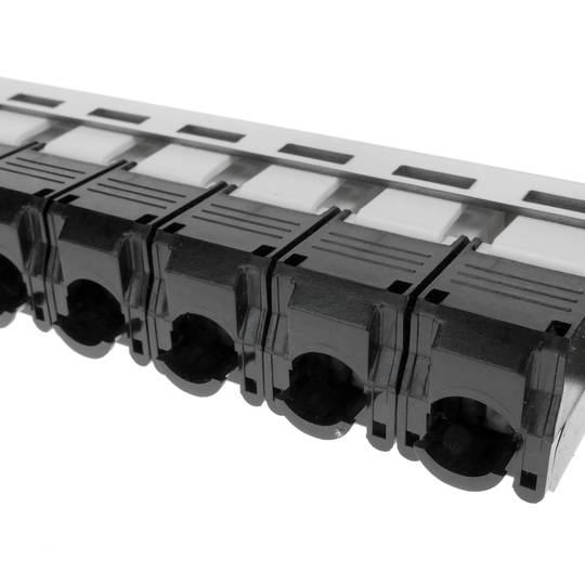 Patch panel 24 RJ45 Cat.6 UTP 0.5U metal with comb for cable management