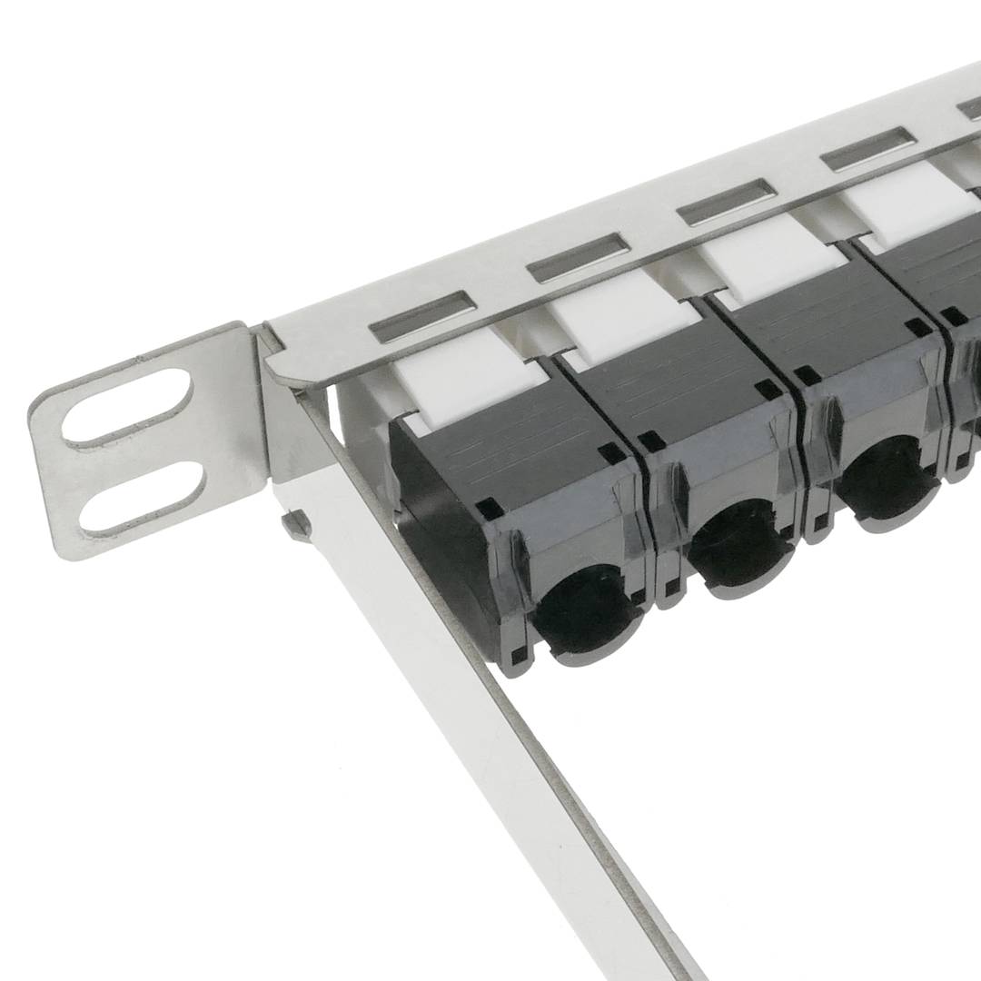 Patch panel 24 RJ45 Cat.6 UTP 0.5U metal with comb for cable management