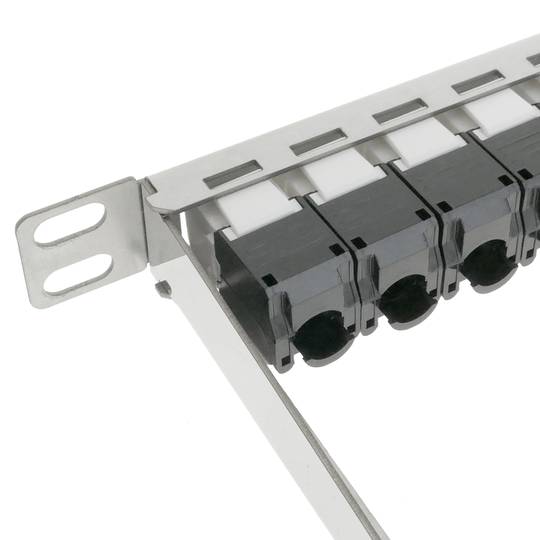 Patch panel 24 RJ45 Cat.6 UTP 0.5U metal with comb for cable management
