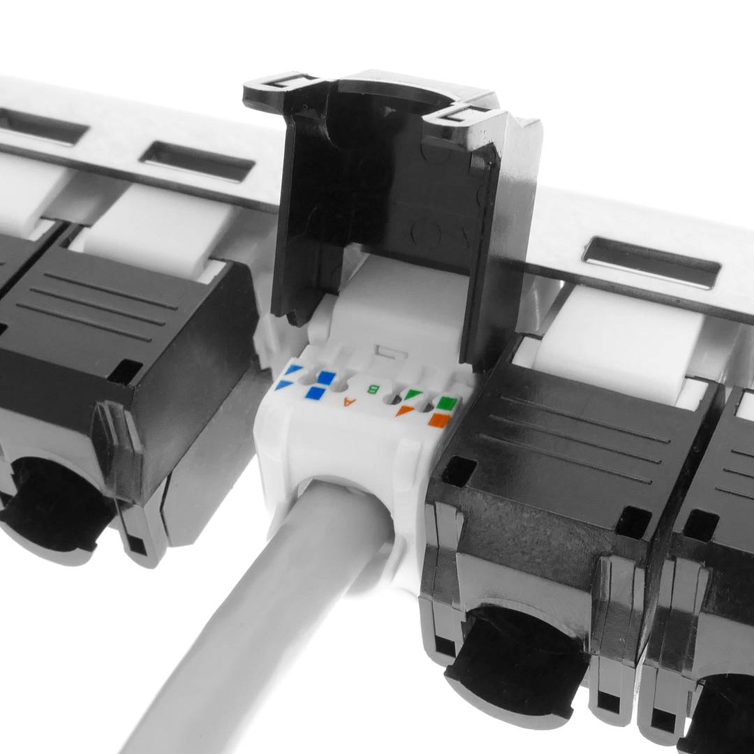 Patch panel 24 RJ45 Cat.6 UTP 0.5U metal with comb for cable management