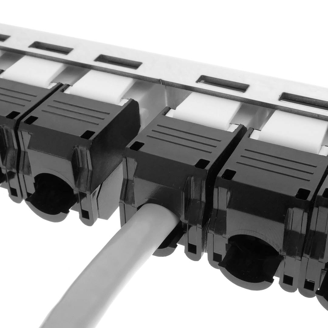 Patch panel 24 RJ45 Cat.6 UTP 0.5U metal with comb for cable management