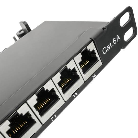 Patch panel rack 24 RJ45 Cat.6A FTP 0.5U noir avec peigne pour la gestion des câbles