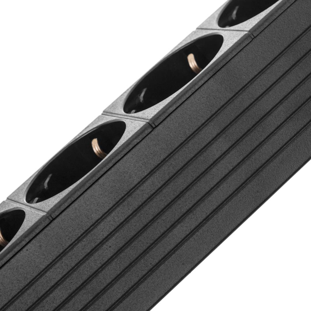 Bloco para rack 19'' de 8 tomadas com interruptor e cabo eléctrico 3 metros C14