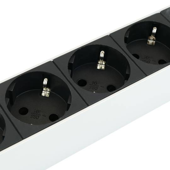 Bloco para rack 19'' de 12 tomadas com protecção RackMatic
