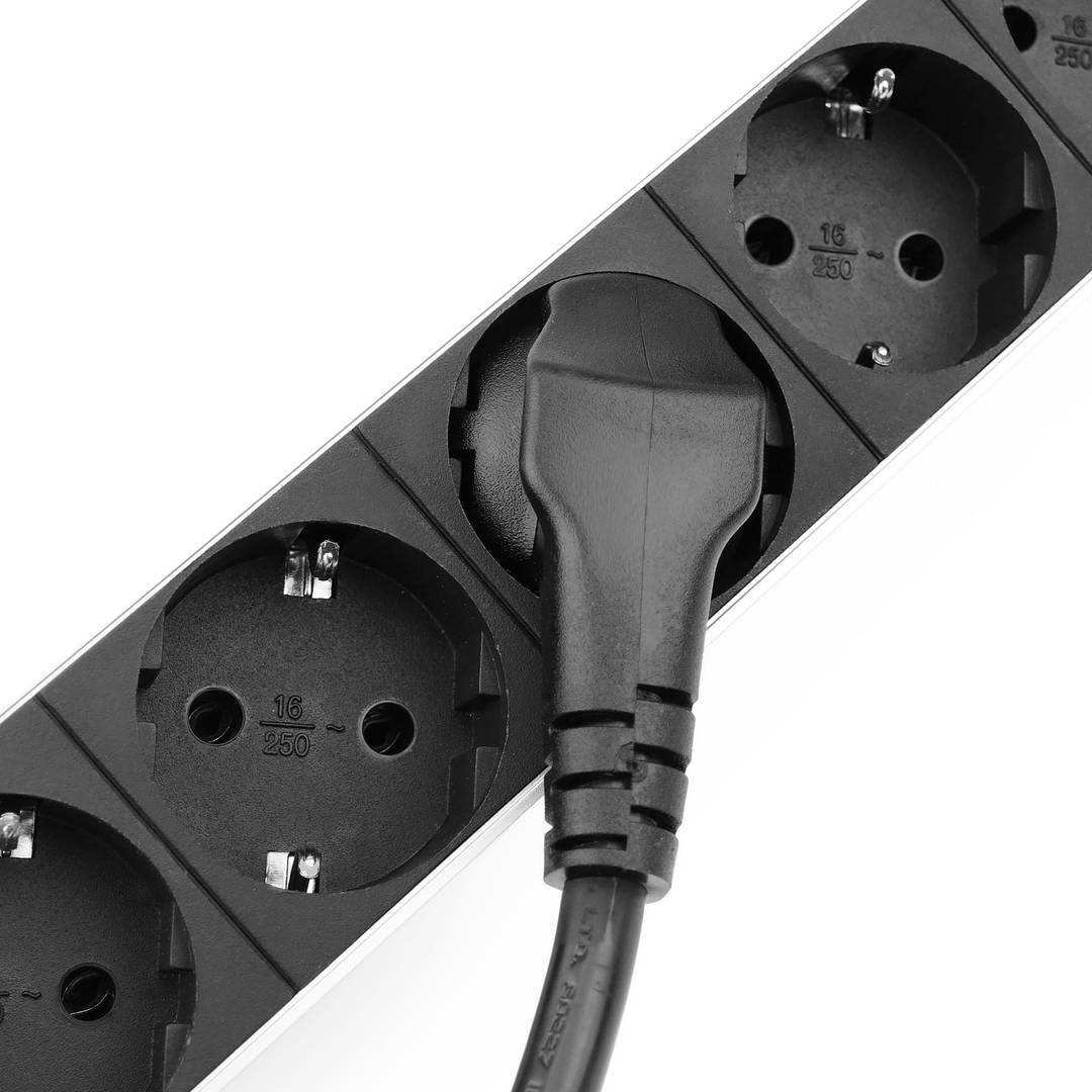PDU strip 18 way with 2 electrical wires for server rack 19