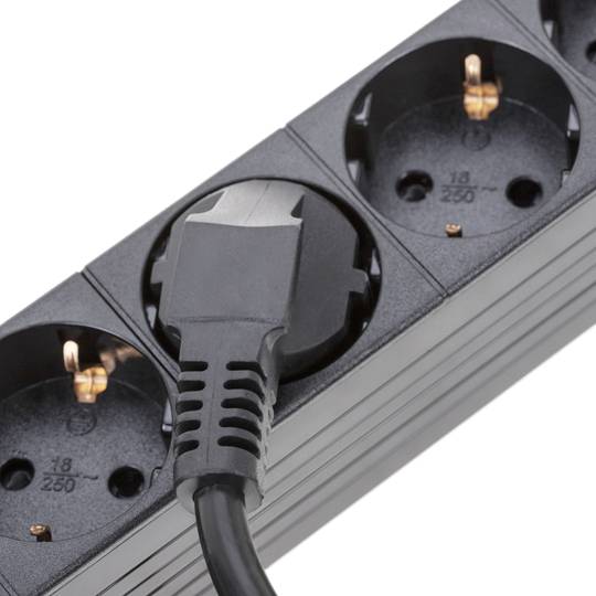 Regleta d'endolls rack 19'' de 6 schuko amb interruptor i protecció sobretensions de RackMatic