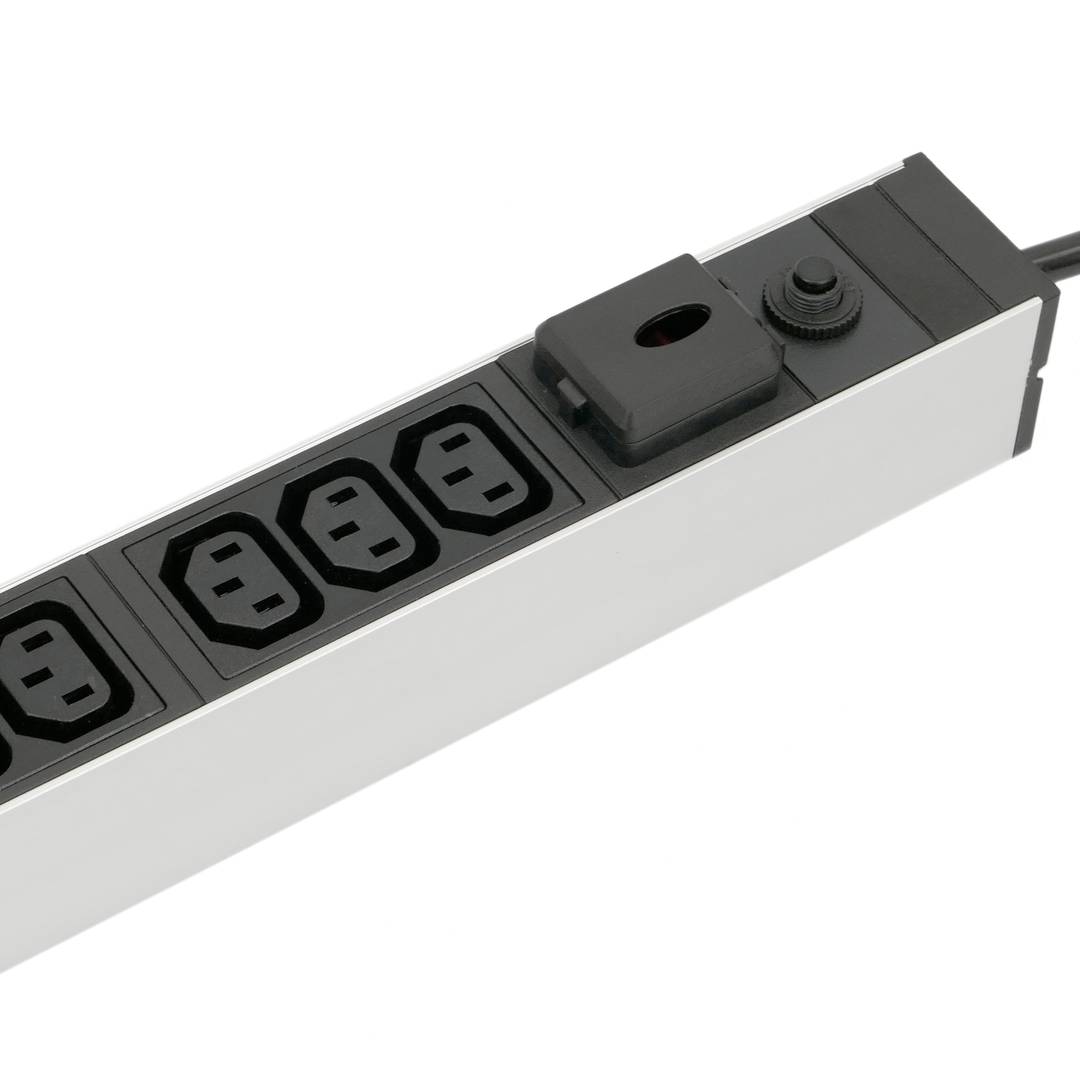 Regleta d'endolls rack 19'' de 18 C13 amb interruptor i 2 cables de RackMatic