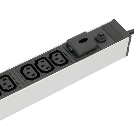 Regleta d'endolls rack 19'' de 18 C13 amb interruptor i 2 cables de RackMatic