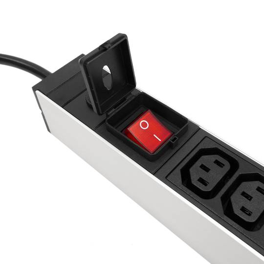 Regleta d'endolls rack 19'' de 18 C13 amb interruptor i 2 cables de RackMatic