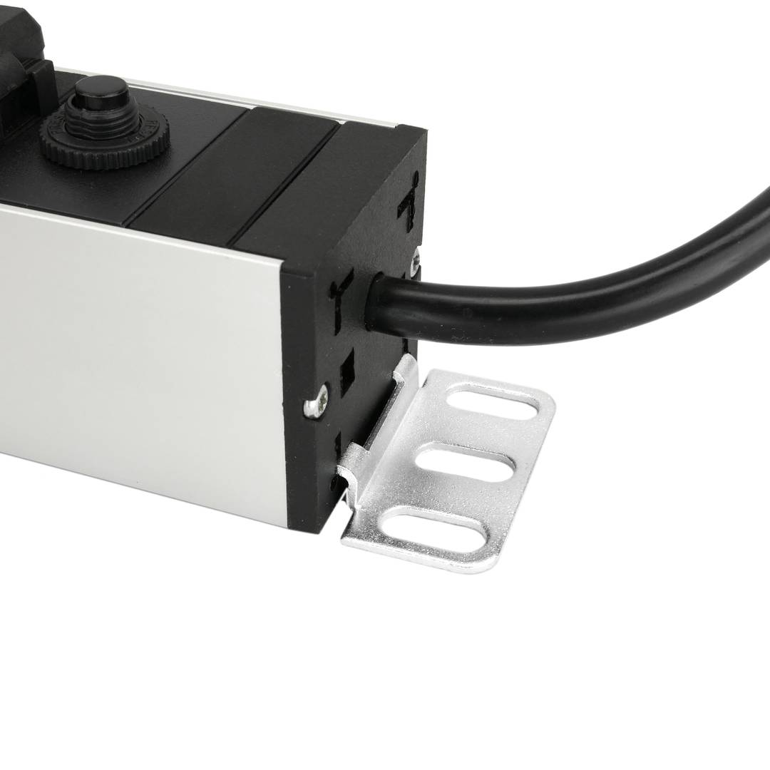 Regleta d'endolls rack 19'' de 18 C13 amb interruptor i 2 cables de RackMatic