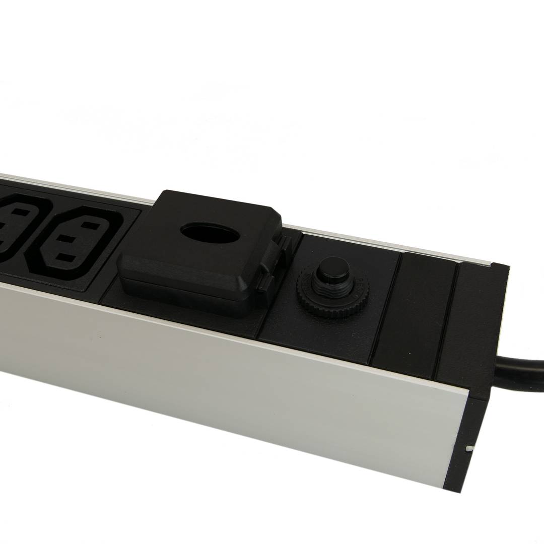 Regleta d'endolls rack 19'' de 18 C13 amb interruptor i 2 cables de RackMatic
