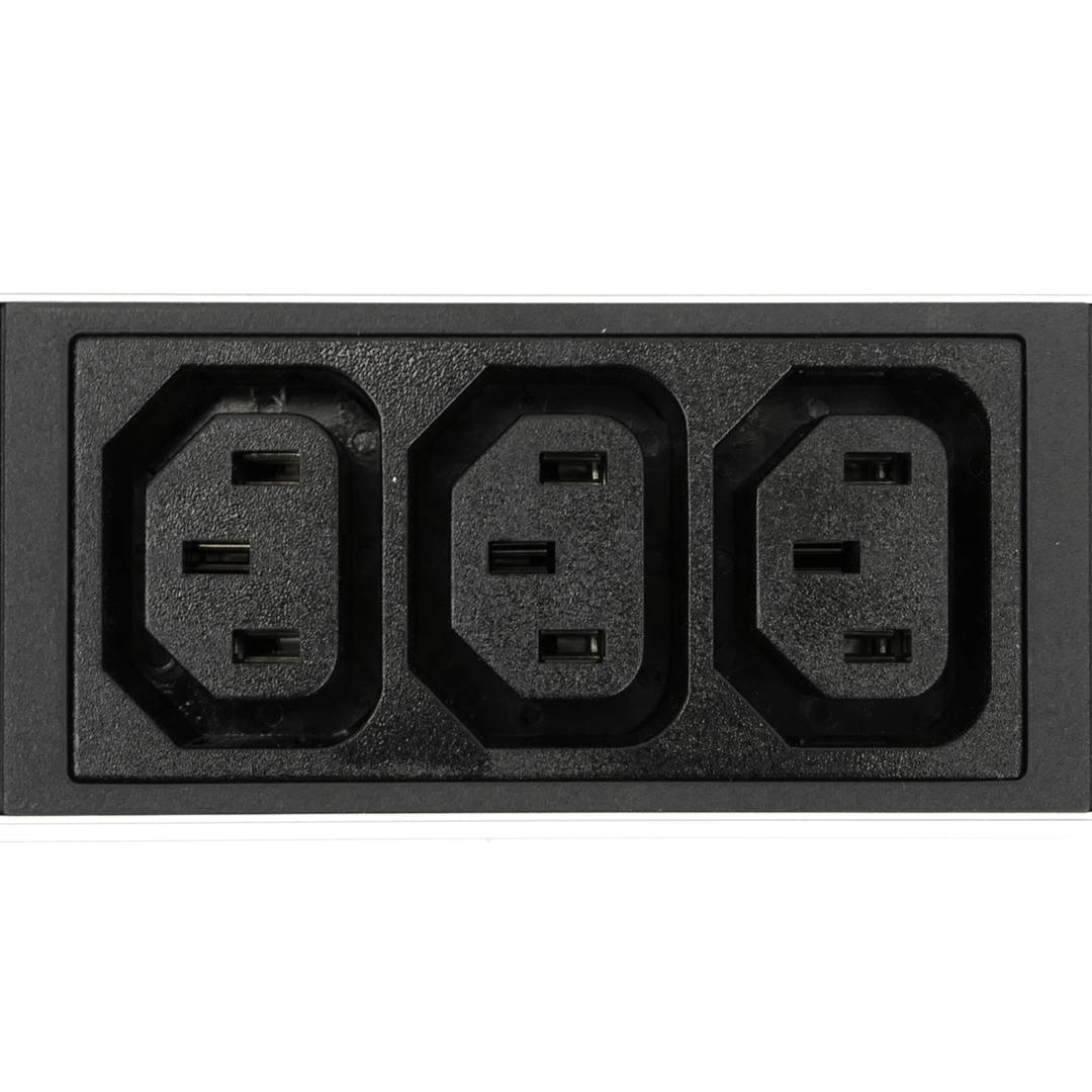 Regleta d'endolls rack 19'' de 18 C13 amb interruptor i 2 cables de RackMatic