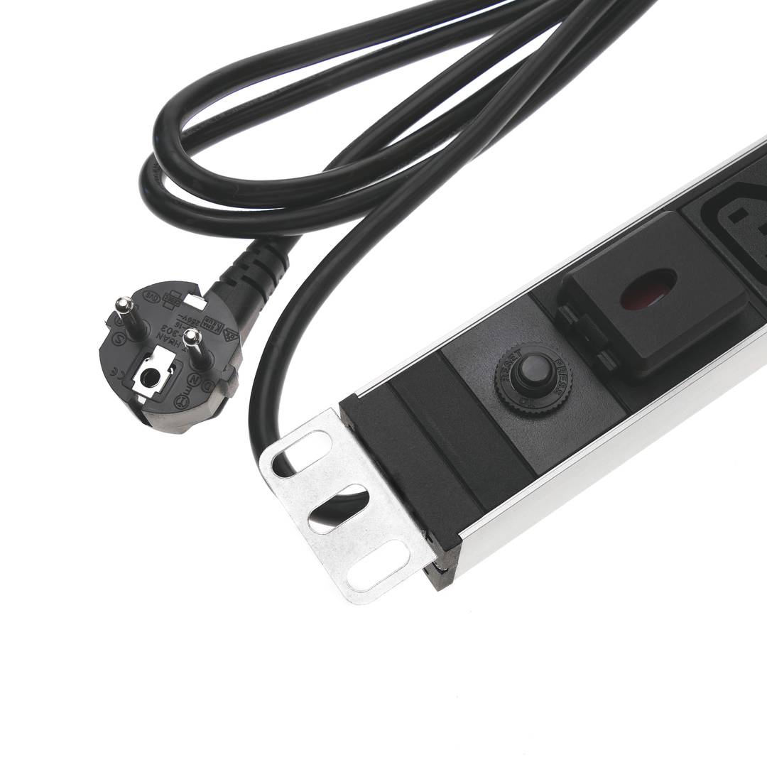 Regleta d'endolls rack 19'' de 24 C13 amb interruptor i 2 cables de RackMatic