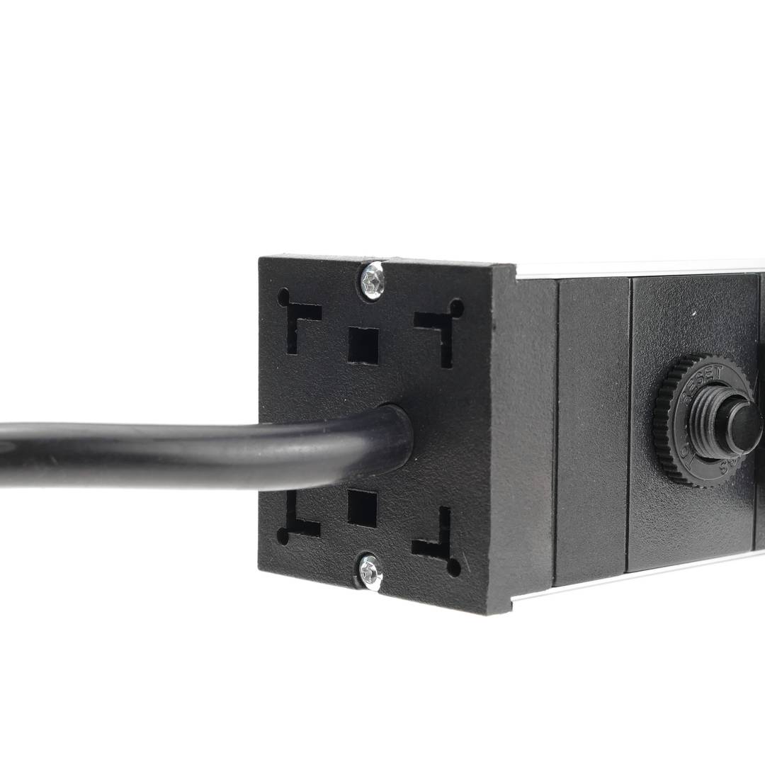 Regleta d'endolls rack 19'' de 24 C13 amb interruptor i 2 cables de RackMatic