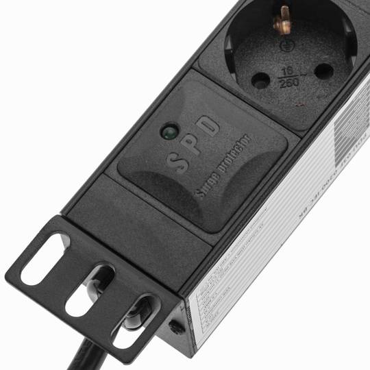 Regleta d'endolls rack 10'' de 3 schuko amb interruptor de RackMatic