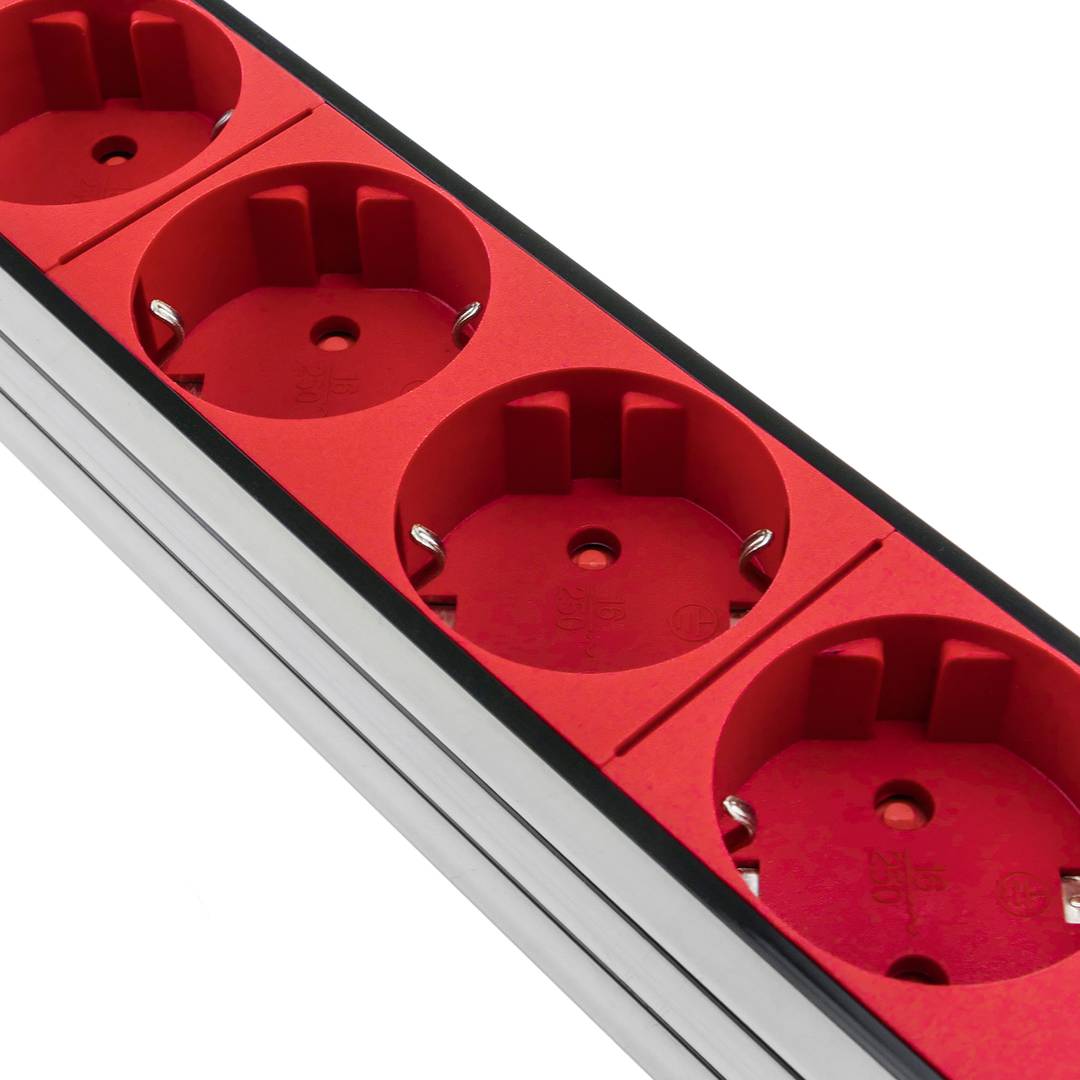 Multiprise rouge avec 8 prises schuko avec boîtier plastique et  interrupteur compatible avec armoire rack 19