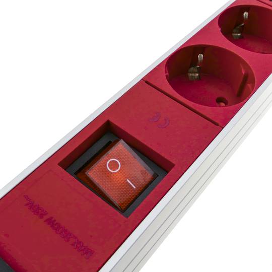 Regleta d'endolls vermells per armari rack 19