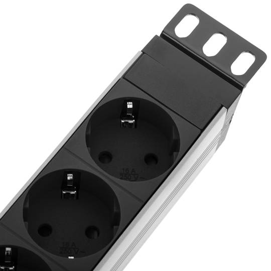 Aluminium strip met 9 zwarte Schuko pluggen voor 19” 1U rackkast