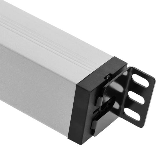 Listwa aluminiowa z 9 białymi wtykami typu Schuko do szafy rack 19” 1U