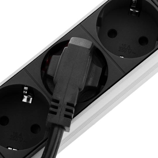 Regleta d'endolls d'alumini per a armari rack 19” 1U amb 6 Schuko negres i interruptor tipus B