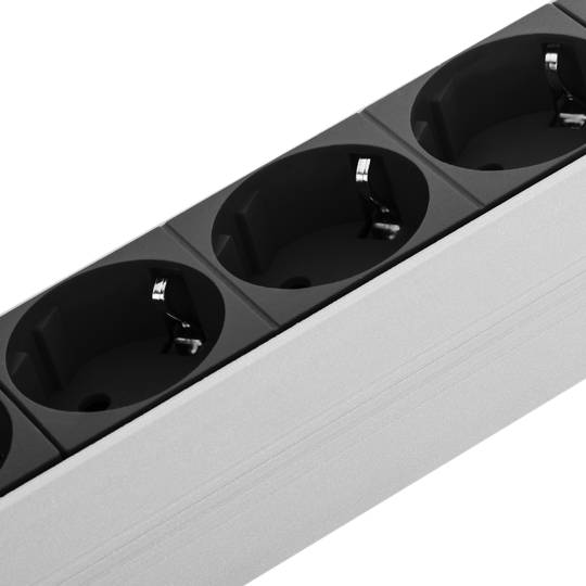Regleta d'endolls d'alumini per a armari rack 19” 1U amb 6 Schuko negres i interruptor tipus B