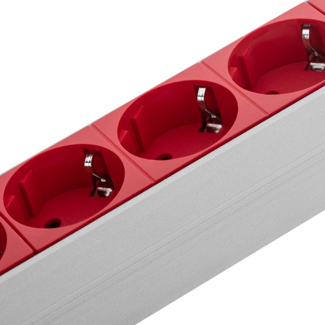 Regleta d'endolls d'alumini per a armari rack 19” 1U amb 9 Schuko vermells i connector C14
