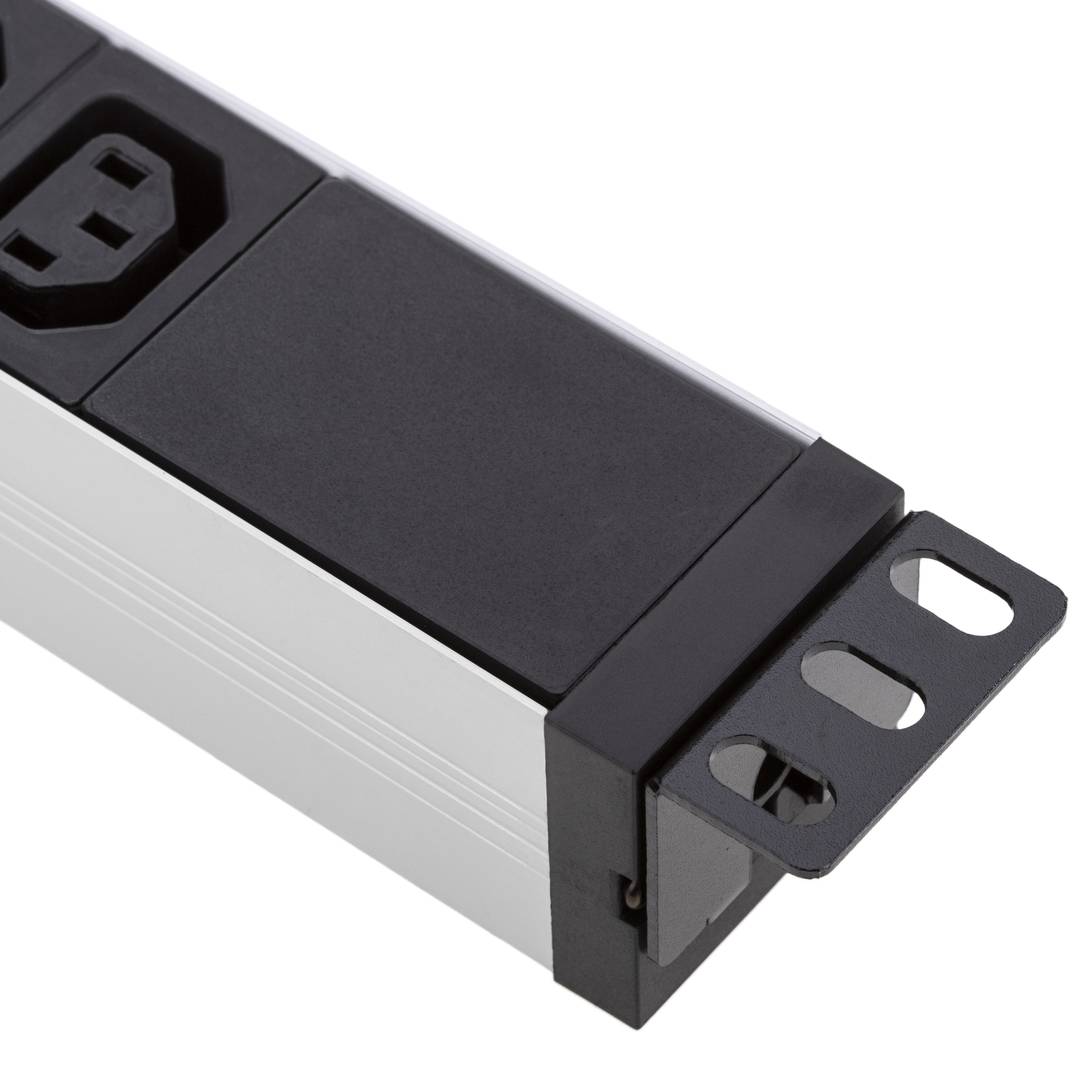 Aluminium stekkerdoos voor rackkast 19” 1U met 9 zwarte IEC C13 en grijze behuizing