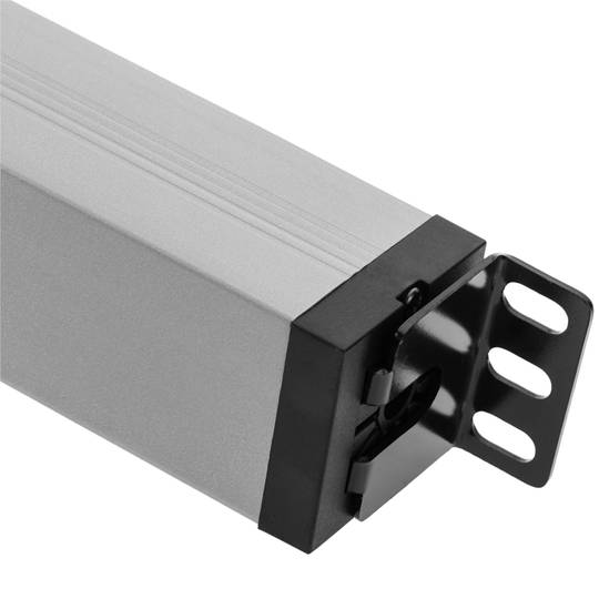 Presa multipla PVC con 9 spine Schuko bianche per armadio rack 19” 1U