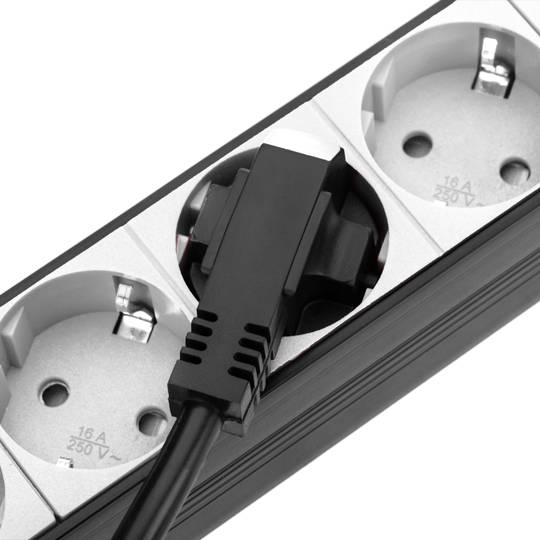 Tira de PVC com 9 tomadas tipo Schuko brancas e caixa preta para rack de 19” 1U
