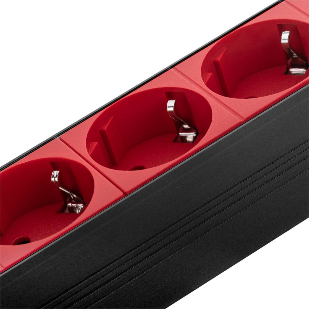 Striscia in PVC con 9 spine rosse tipo Schuko e custodia nera per armadio rack 19” 1U