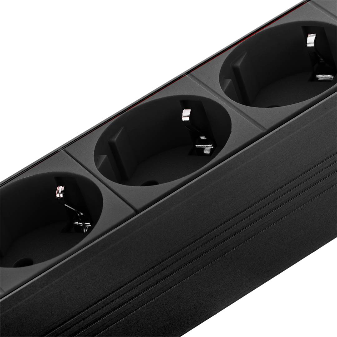 Multipresa in PVC per armadio rack 19” 1U con 6 Schuko e custodia nera e interruttore tipo B