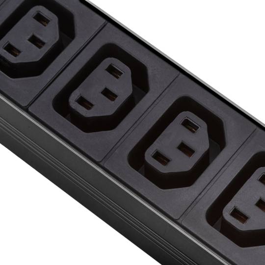 Barra de alimentação de PVC para rack de 19” 1U com 9 IEC C13 pretos e caixa preta