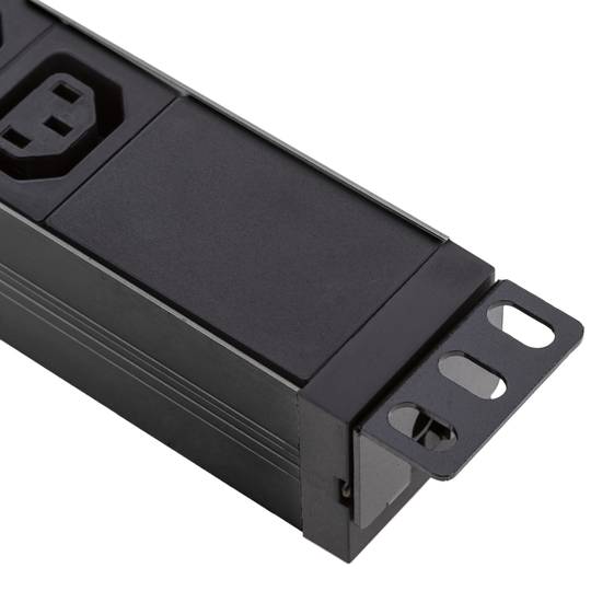 Barra de alimentação de PVC para rack de 19” 1U com 9 IEC C13 pretos e caixa preta