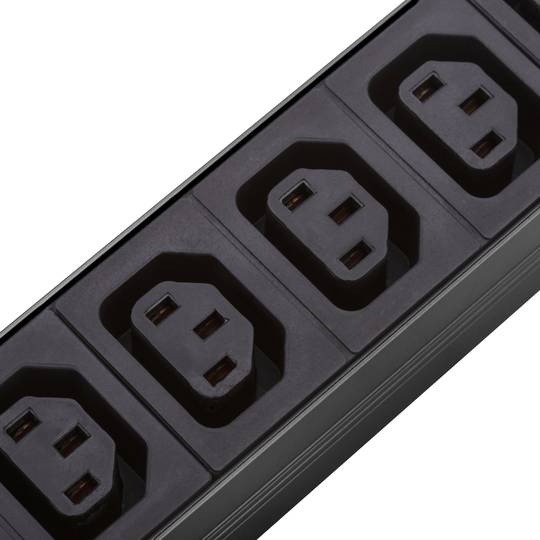 Barra de alimentação de PVC para rack de 19” 1U com 9 IEC C13 pretos e caixa preta